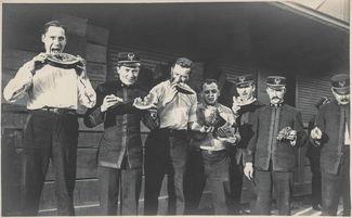 吃瓜群眾的歷史圖片大全,歷史圖片中的吃瓜群眾全景