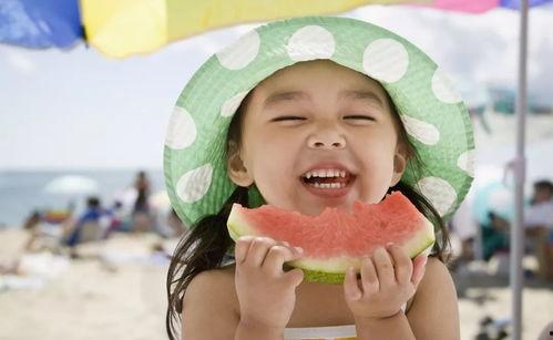 吃瓜群眾中的小女孩,小女孩的吃瓜趣事